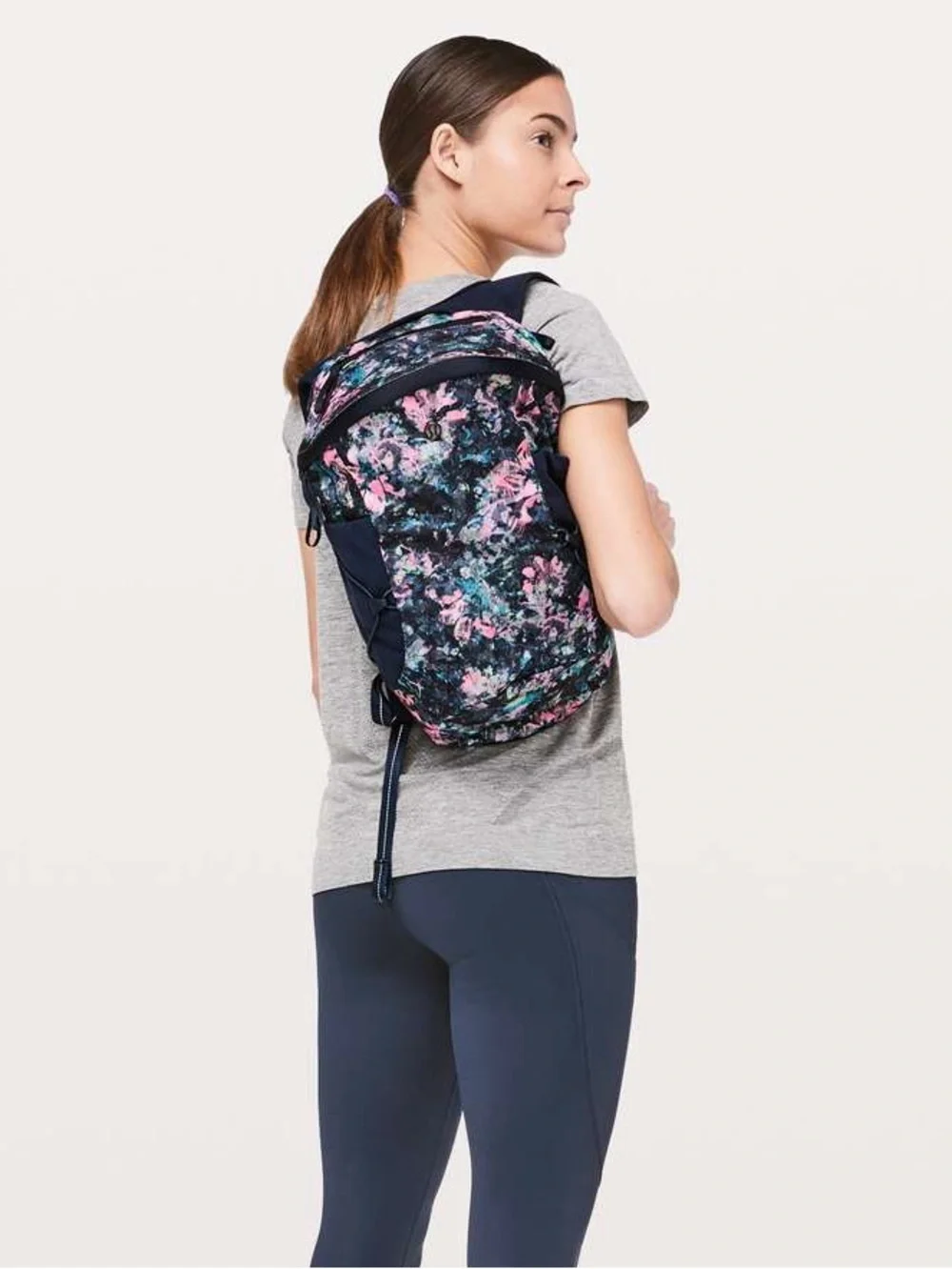 https shop.lululemon.com p bags everywhere-backpack-md _ prod8890184 color 28694 Everywhere Backpack 22L - Downtown Tan/Wacky Khaki